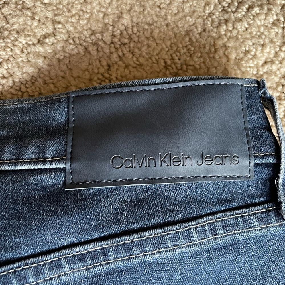Calvin Klein - Picture 8 of 9
